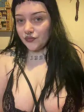Snapshot of Gothicsiren chatting on January 6, 2:15 am Gothicsiren online show from January 6, 2:15 am