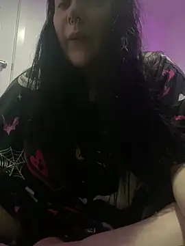 Snapshot of Gothicsiren chatting on February 4, 12:08 am Gothicsiren online show from February 4, 12:08 am