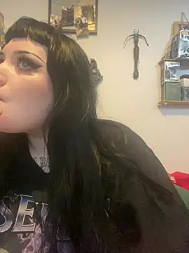 Snapshot of Gothicsiren chatting on February 17, 3:31 pm Gothicsiren online show from February 17, 3:31 pm
