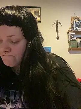 Snapshot of Gothicsiren chatting on February 19, 10:34 am Gothicsiren online show from February 19, 10:34 am