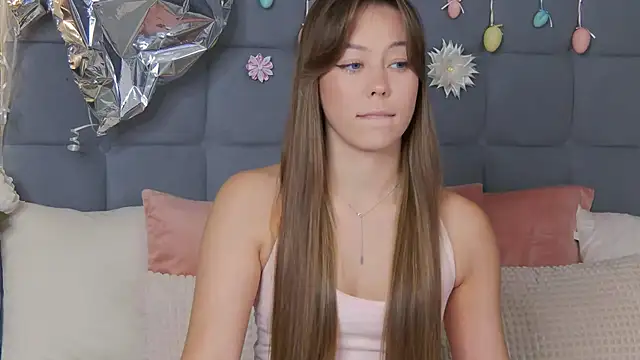 Snapshot of TheEmma chatting on April 25, 2:58 pm TheEmma online show from April 25, 2:58 pm