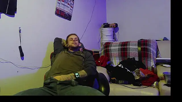 Snapshot of JamesMichael88 chatting on February 26, 3:21 am JamesMichael88 online show from February 26, 3:21 am