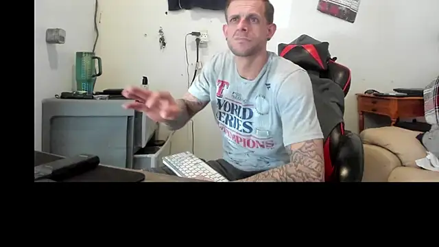 Snapshot of JamesMichael88 chatting on March 1, 8:42 pm JamesMichael88 online show from March 1, 8:42 pm