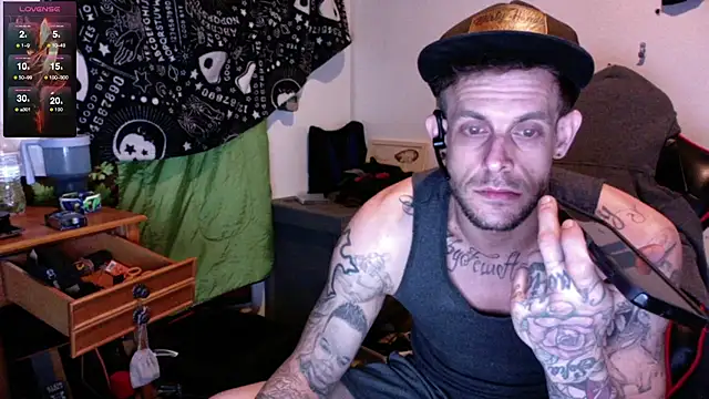 Snapshot of JamesMichael88 chatting on March 11, 6:52 pm JamesMichael88 online show from March 11, 6:52 pm