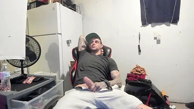 Snapshot of JamesMichael88 chatting on March 15, 2:35 am JamesMichael88 online show from March 15, 2:35 am