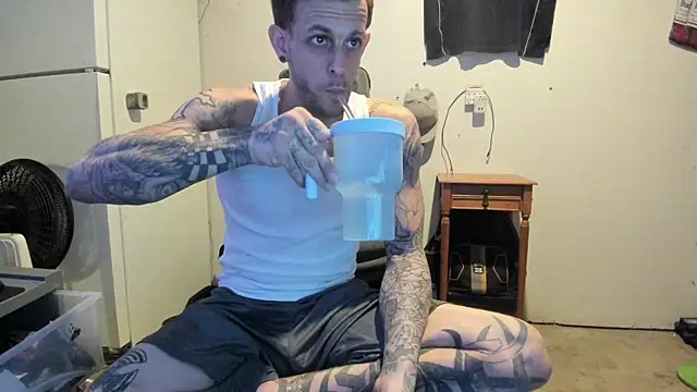 Snapshot of JamesMichael88 chatting on March 17, 2:45 pm JamesMichael88 online show from March 17, 2:45 pm