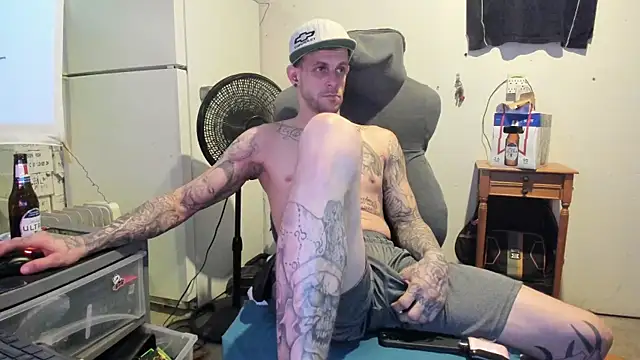 Snapshot of JamesMichael88 chatting on March 17, 8:51 pm JamesMichael88 online show from March 17, 8:51 pm