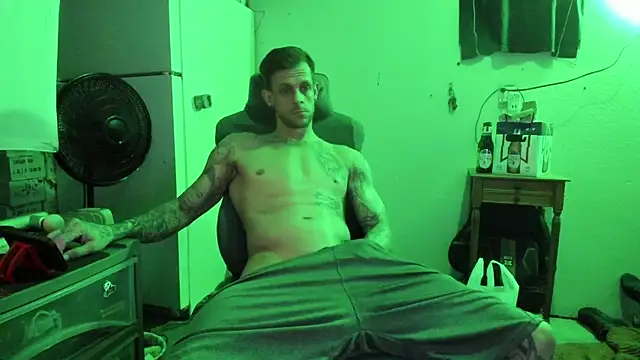 Snapshot of JamesMichael88 chatting on March 18, 12:27 am JamesMichael88 online show from March 18, 12:27 am