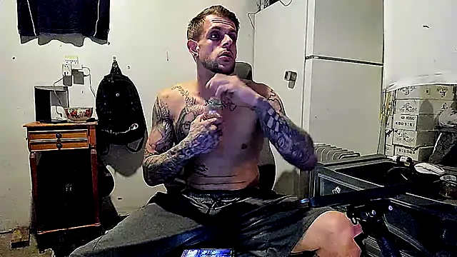 Snapshot of JamesMichael88 chatting on March 21, 3:12 am JamesMichael88 online show from March 21, 3:12 am