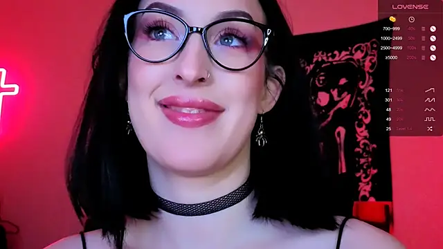 Snapshot of Miss_Alice__ chatting on October 18, 12:35 am Miss Alice online show from October 18, 12:35 am