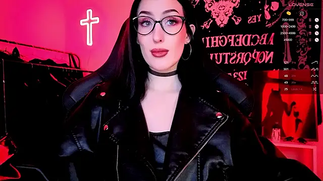 Snapshot of Miss_Alice__ chatting on February 18, 11:44 pm Miss Alice online show from February 18, 11:44 pm