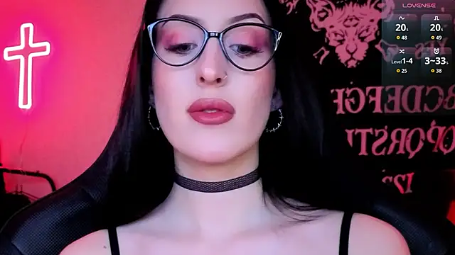 Snapshot of Miss_Alice__ chatting on March 29, 11:05 pm Miss Alice online show from March 29, 11:05 pm