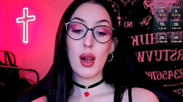 Snapshot of Miss_Alice__ chatting on April 2, 11:46 pm Miss Alice online show from April 2, 11:46 pm