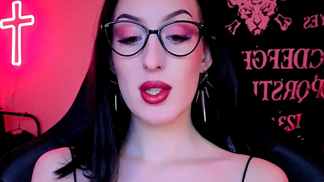 Snapshot of Miss_Alice__ chatting on April 6, 12:41 am Miss Alice online show from April 6, 12:41 am