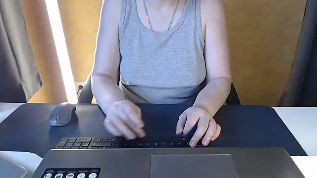 Sweet Phoenix online show from March 8, 7:45 am