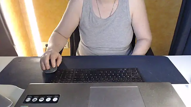 Sweet Phoenix online show from June 5, 6:09 am