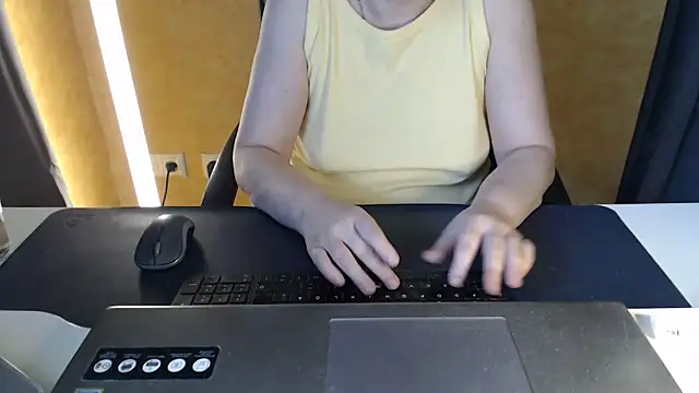 Sweet Phoenix online show from June 5, 7:14 am