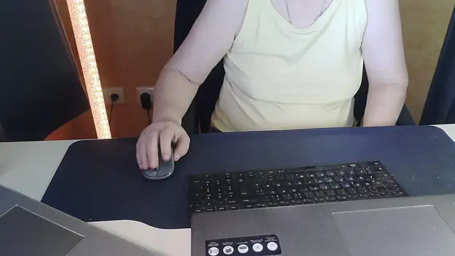Sweet Phoenix online show from June 24, 8:02 am