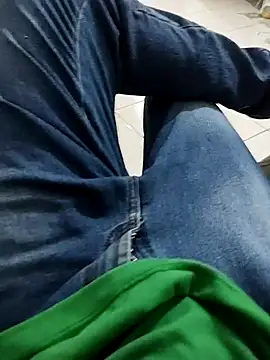 Snapshot of fredfgr chatting on March 9, 9:35 am fredfgr online show from March 9, 9:35 am