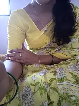 lovelygirl4567 online show from May 6, 5:46 am