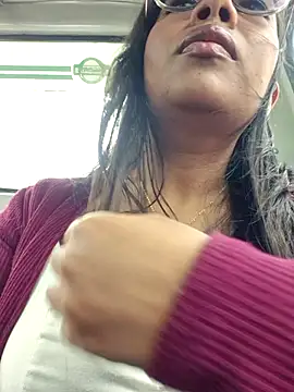 Snapshot of PaulaOrtiz_1 chatting on November 24, 5:01 pm PaulaOrtiz 1 online show from November 24, 5:01 pm