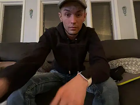 Snapshot of Trystan_Spellman chatting on April 5, 6:43 am Trystan Spellman online show from April 5, 6:43 am