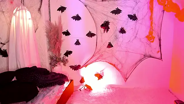Snapshot of Scarlet_lace chatting on October 20, 12:49 pm Scarlet lace online show from October 20, 12:49 pm