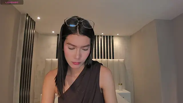 NiaSalvatore online show from February 14, 7:21 pm