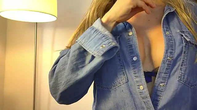 Snapshot of karina_warthon chatting on January 26, 9:51 pm karina warthon online show from January 26, 9:51 pm