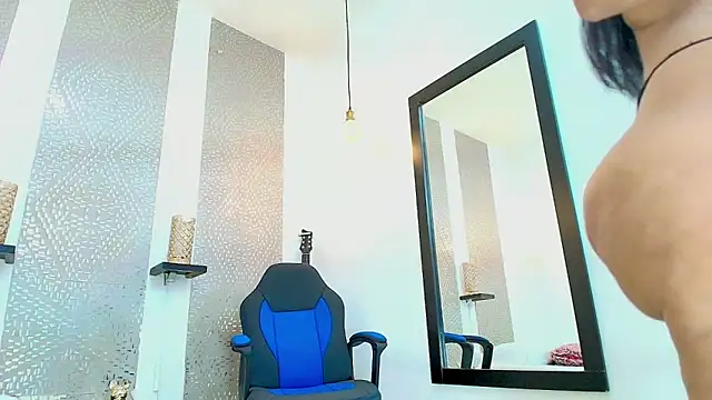 Snapshot of leyli_ass chatting on January 31, 2:15 am leyli ass online show from January 31, 2:15 am