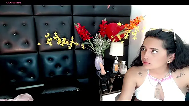 Carolaine01 online show from February 20, 1:25 am