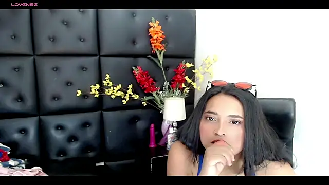 Carolaine01 online show from March 3, 10:10 pm