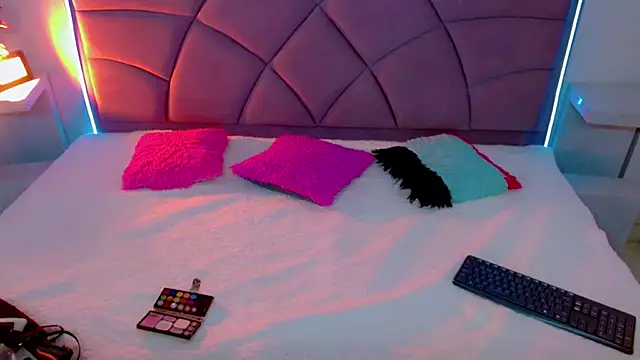 Carolaine01 online show from October 10, 9:03 pm