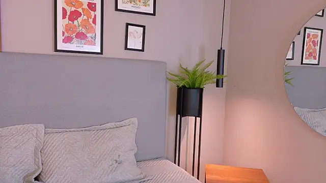 Snapshot of AbieHills chatting on February 21, 11:44 am AbieHills online show from February 21, 11:44 am