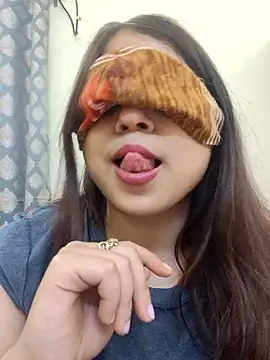 shreya1765 online show from January 11, 2:33 pm