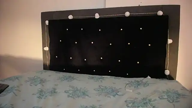 Snapshot of violetadumsper chatting on April 1, 3:40 am violetadumsper online show from April 1, 3:40 am