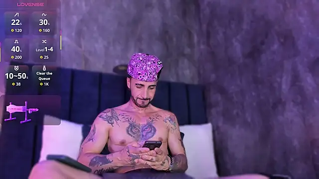 Lancelot Benwick online show from November 26, 8:32 pm