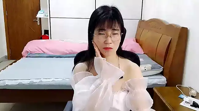 Strawberry baby online show from January 13, 2:00 pm