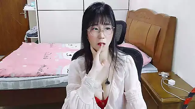 Strawberry baby online show from February 28, 3:04 pm
