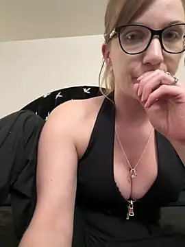 Snapshot of Kitty_DaCocks chatting on December 2, 11:23 pm Kitty DaCocks online show from December 2, 11:23 pm