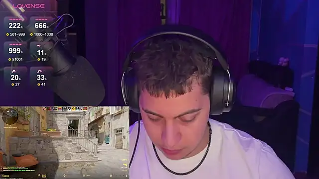 Snapshot of niklix1 chatting on January 3, 1:03 pm niklix1 online show from January 3, 1:03 pm