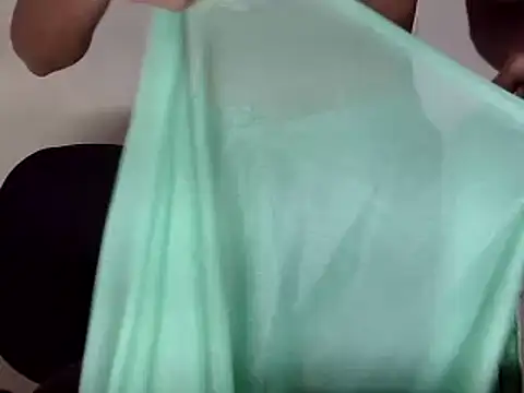 Snapshot of Ruhi_patel1 chatting on January 26, 2:45 am Ruhi patel1 online show from January 26, 2:45 am