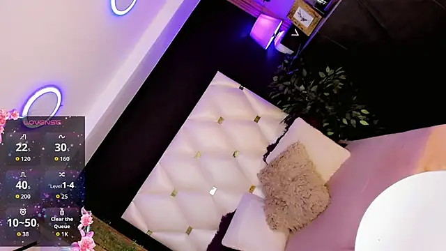 Snapshot of Diva_Smith02 chatting on April 6, 10:27 am Diva Smith02 online show from April 6, 10:27 am