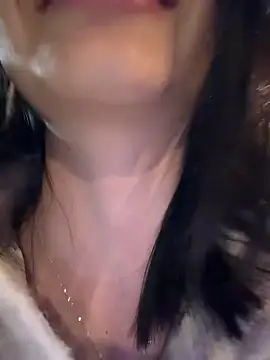 Maddy Jones online show from May 18, 4:07 am