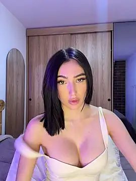 Maddy Jones online show from May 28, 12:52 am