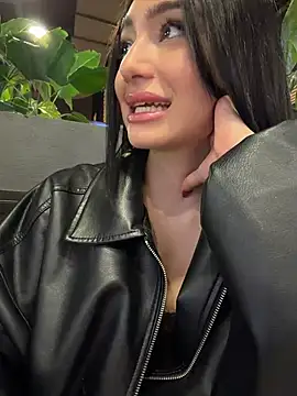 Maddy Jones online show from June 22, 10:51 pm