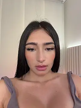 Maddy Jones online show from August 1, 3:28 am