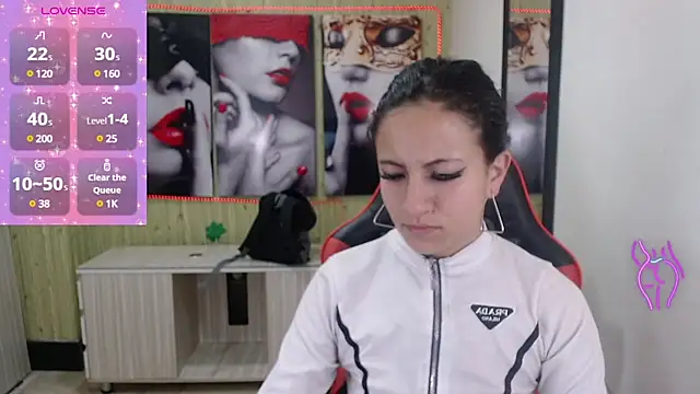 Snapshot of Anniee_x chatting on January 18, 11:43 am Anniee x online show from January 18, 11:43 am