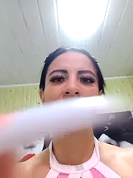 Snapshot of Anniee_x chatting on September 19, 1:34 pm Anniee x online show from September 19, 1:34 pm