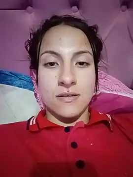 Snapshot of Anniee_x chatting on June 20, 1:30 am Anniee x online show from June 20, 1:30 am